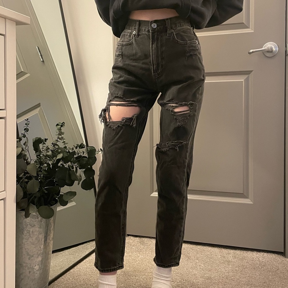 AE RIPPED MOM JEANS - 00R